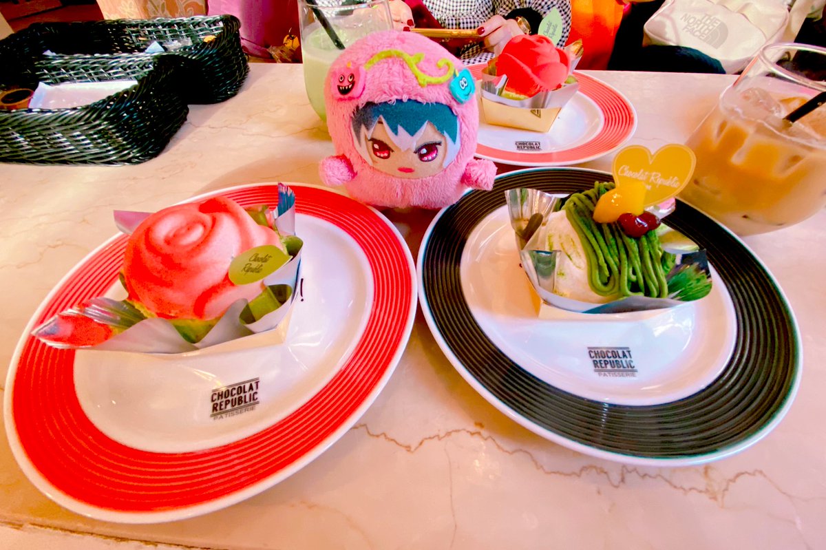 「バエるカフェに行きました」|さな🦊🍇のイラスト