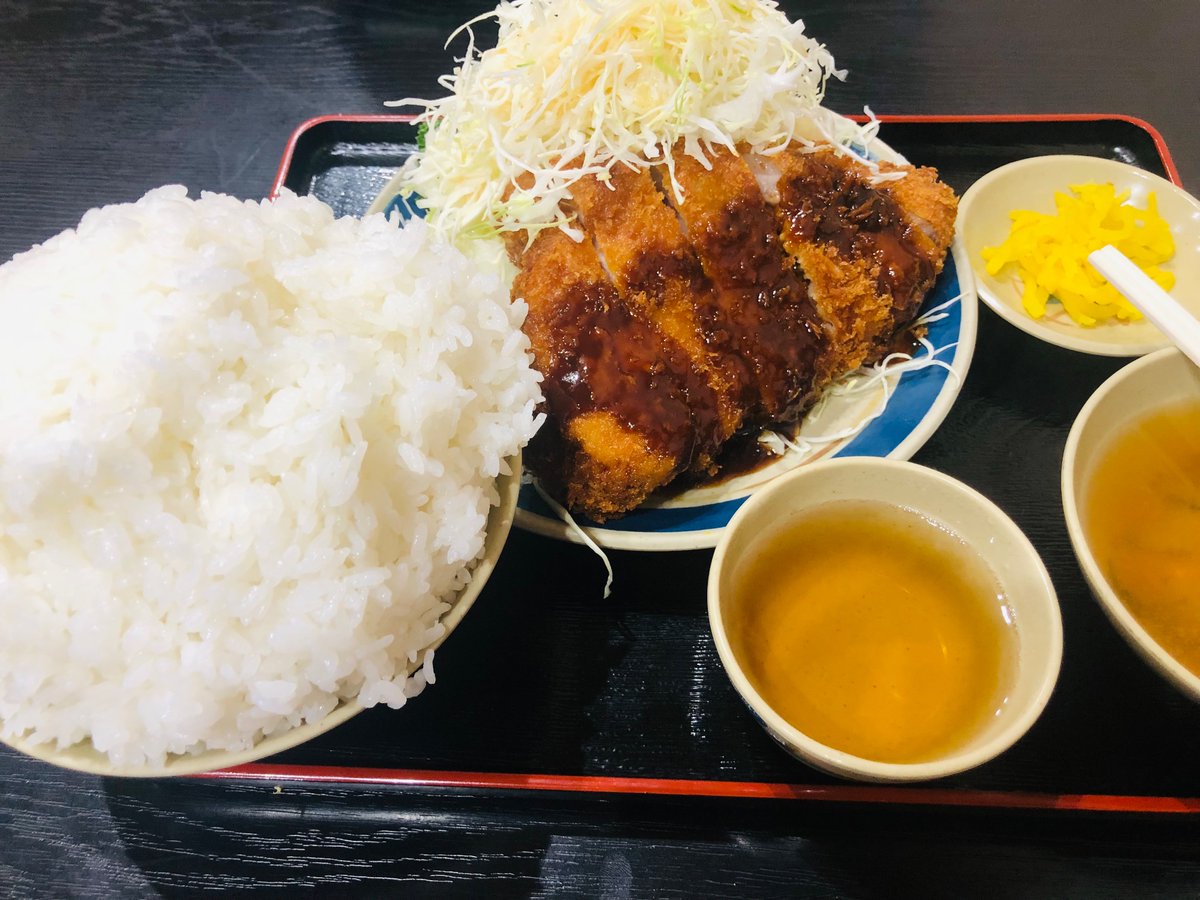 bluestardaisuke's tweet photo. 天童市　とんかつ三州屋で食事です🍽 ジャンボとんかつ定食✨　ごはん大盛り🍚
さすがに、ちょっと息苦しさを覚え… https://t.co/zf1XA6gk7F