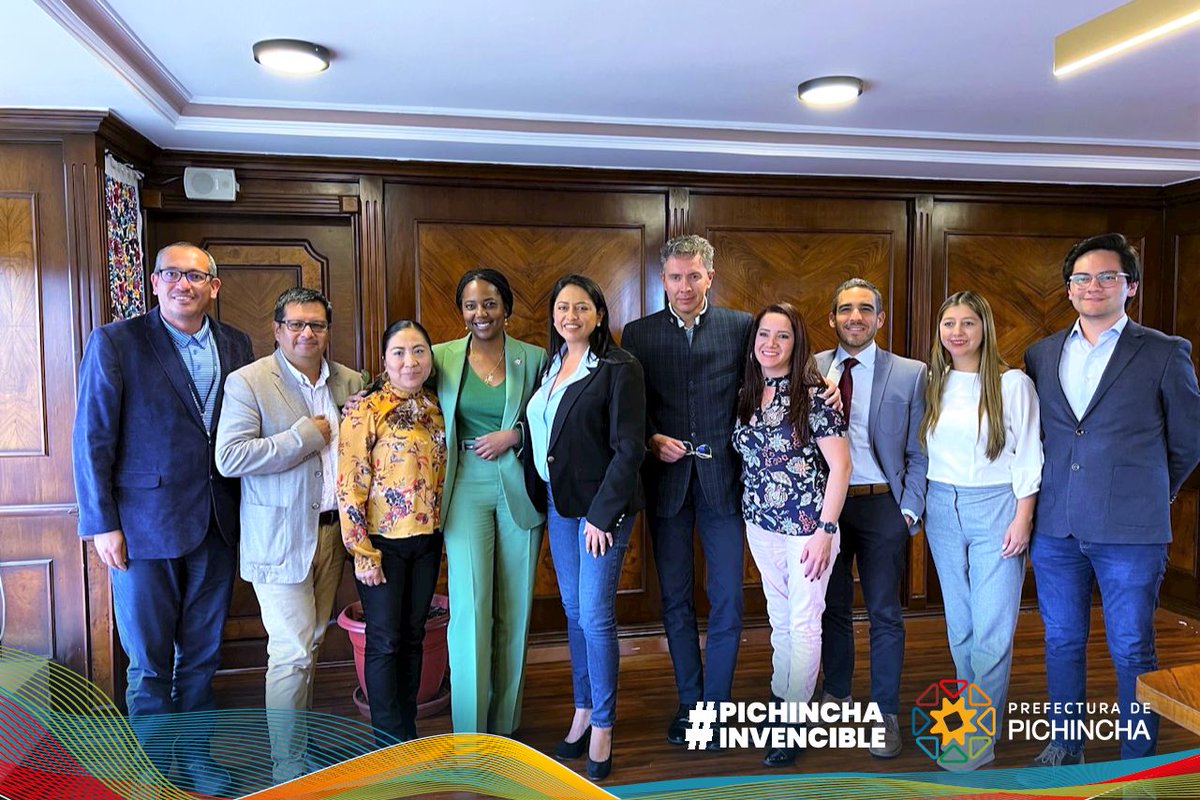 🔴#ATENCIÓN l La prefecta de <a href="/PichinchaGob/">Prefectura de Pichincha</a> <a href="/PaolaPabonC/">Paola Pabón</a> se reunió con representantes de la
<a href="/AgendaCAF/">CAF</a> para tratar varios proyectos enfocados en mejorar la vida de los ciudadanos en materia de vialidad, riego, turismo, producción, derechos y cuidado #PichinchaInvencible.⬇️