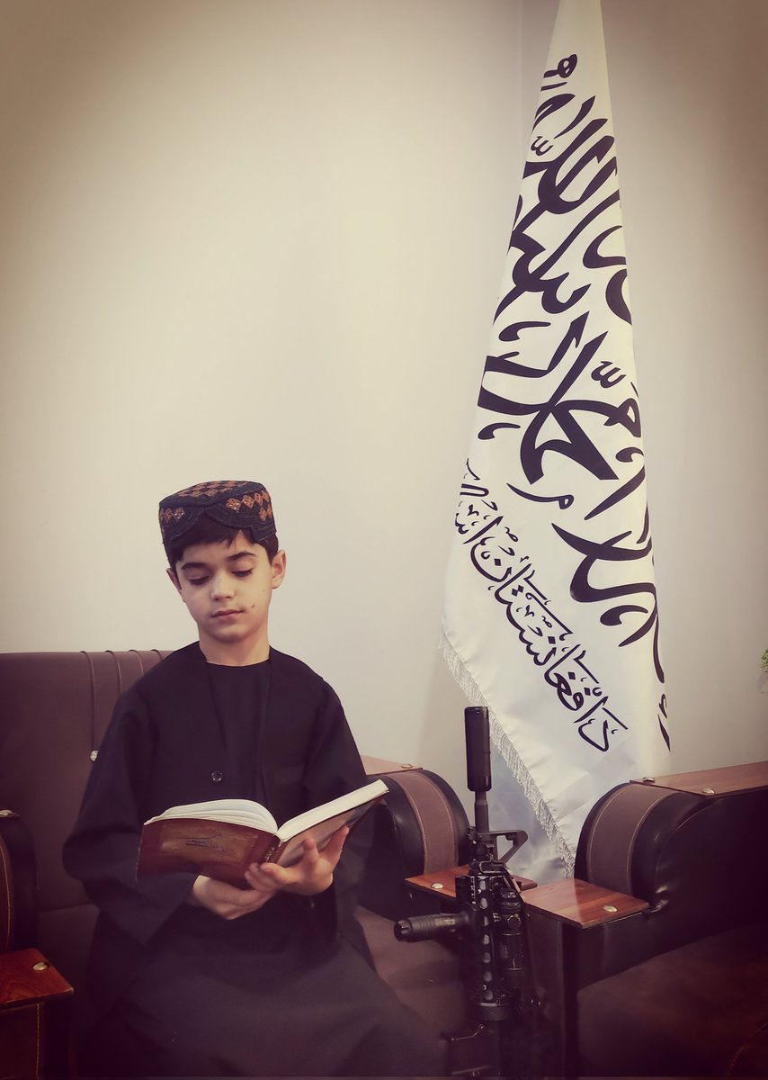 TalibanPRD1's tweet photo. Familiarize your children with books, pens and guns, so that they can defend the religion of God properly, so that they can have respect in their lives.

 (Abd al-Meid Amir Hamzah) https://t.co/GkEM139poz