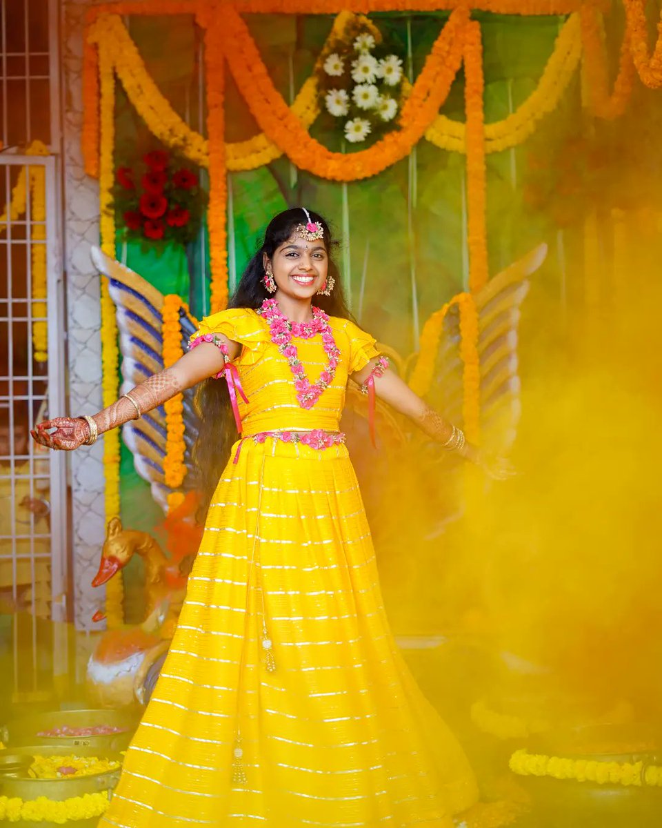 AnilVisuals's tweet photo. "Most memorable moments"💛🥰
*
*
*
*
*
*
*
*
*
*
*
*
*
*
*
*
*
#halfsareeceremony #trendingphotography #anilvisuals #weddingphotography #trendingphotography #outdoorcoupleshoot #latestpostininsta #preweddingphotography #cinematicphotography #postweddingphotography https://t.co/Y5HjNhDrjP