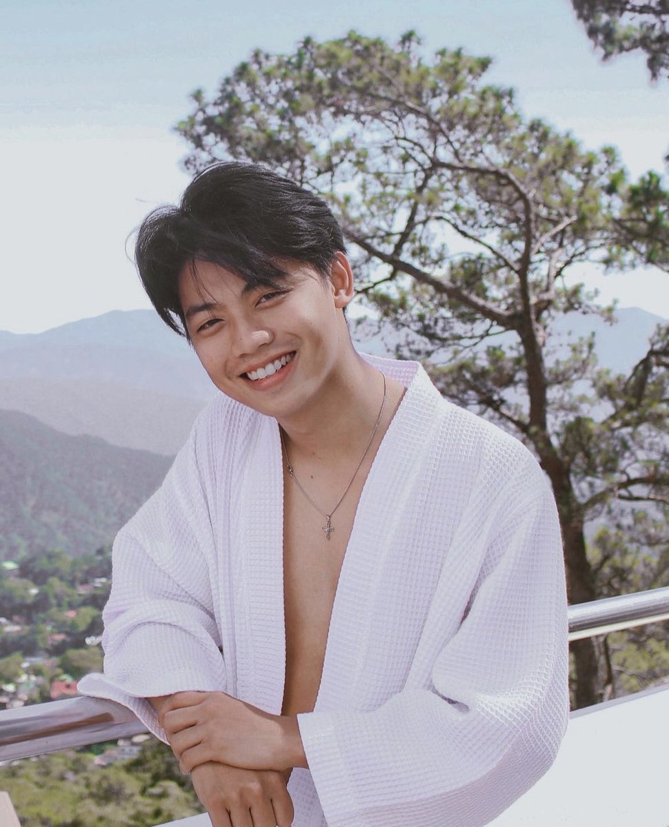 gracefully_seth's tweet photo. “Like a welcome summer rain, humor may suddenly cleanse and cool the earth, the air and you.”

ANG HOT MO BENEDIX https://t.co/fgFn41FPjA