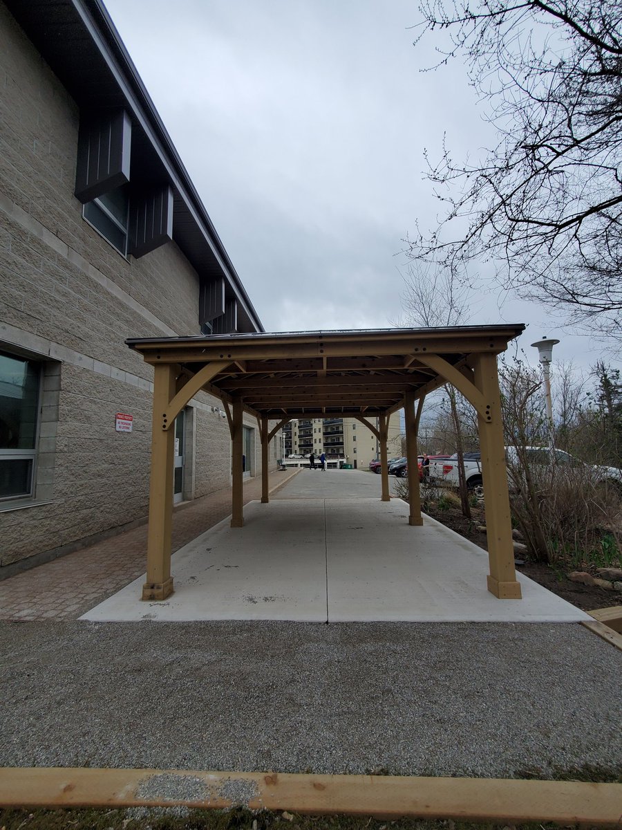 InnisfilCF's tweet photo. We were pleased to see the new gazebo, which we supported with a grant and to hear more about RVH's Rapid Access Addiction Medicine Clinic. The gazebo will provide safe group therapy outdoor space to patients at the RVH’s RAAM Clinic to help them on their journey to recovery. https://t.co/7e4eSKtHkl