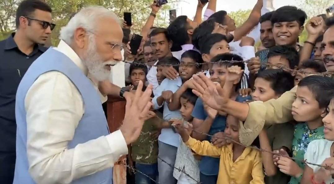 UDITDALAI2's tweet photo. Are these Children #Untouchables #Modiji? Why you have put them behind barbed wires in Karnataka? Shame on you.
#KarnatakaAssemblyElection 
#KarnatakaElections2023 https://t.co/BopbarhU56