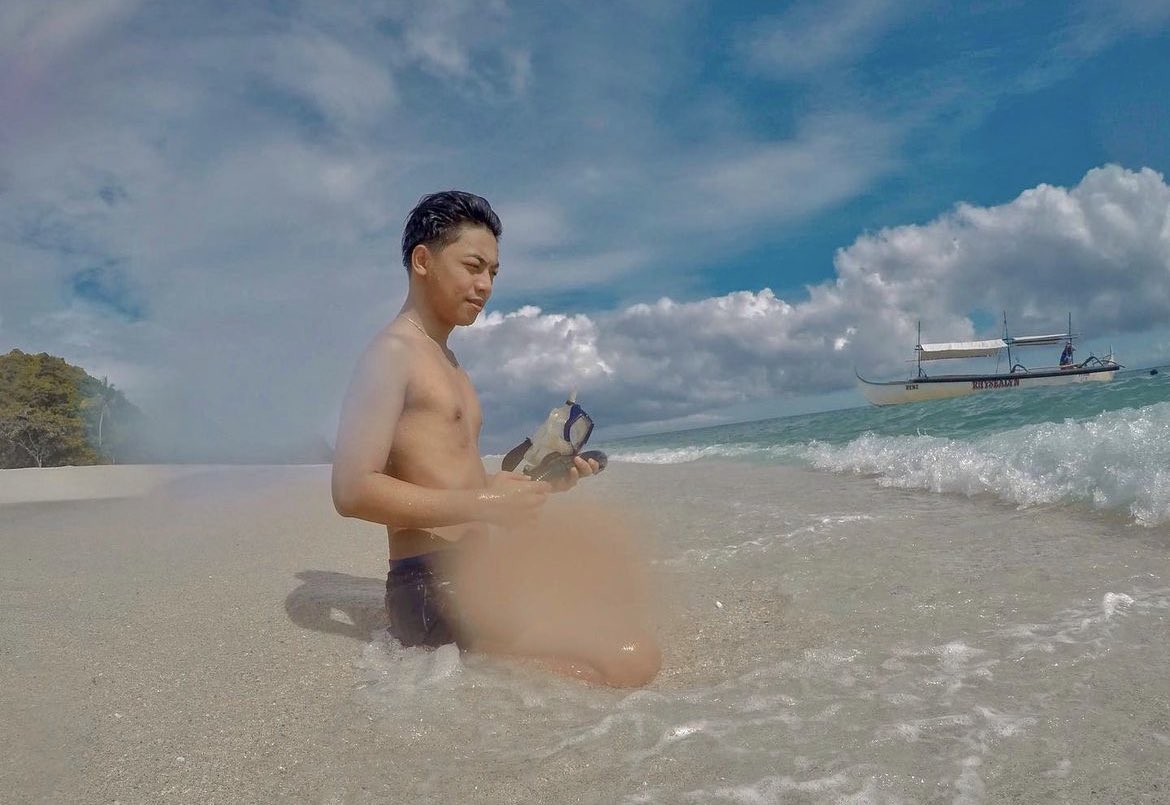 gracefully_seth's tweet photo. “Sweet, sweet burn of sun and summer wind, and you my friend, my new fun thing, my summer fling.”

ANG HOT MO BENEDIX https://t.co/7lDsfIoy92