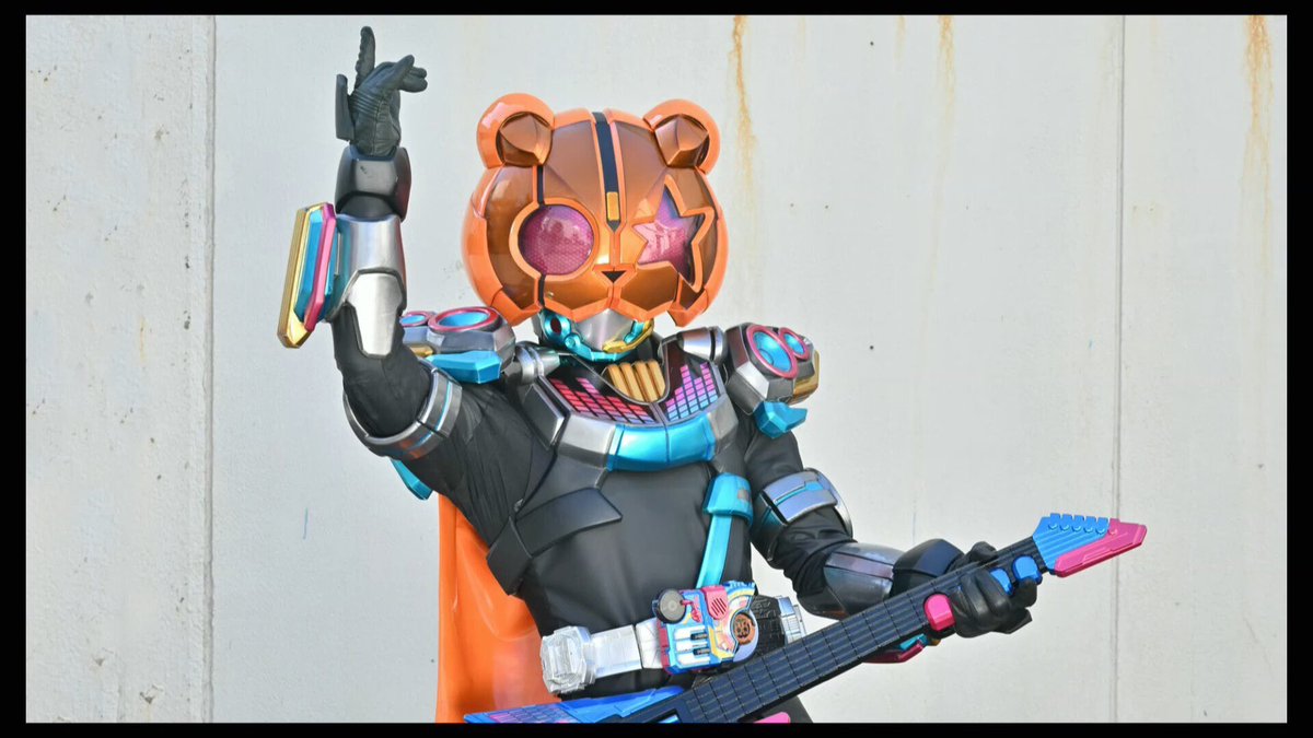 SolCaesar's tweet photo. Geats stageshow reveals Kamen Rider PunkJack’s own special and he uses the Beat Raise Buckle in it, it seems Beat is the buckle he’s truly connected to not Monster.
#kamenridergeats
#geats
#punkjack https://t.co/2GvCmPvA29