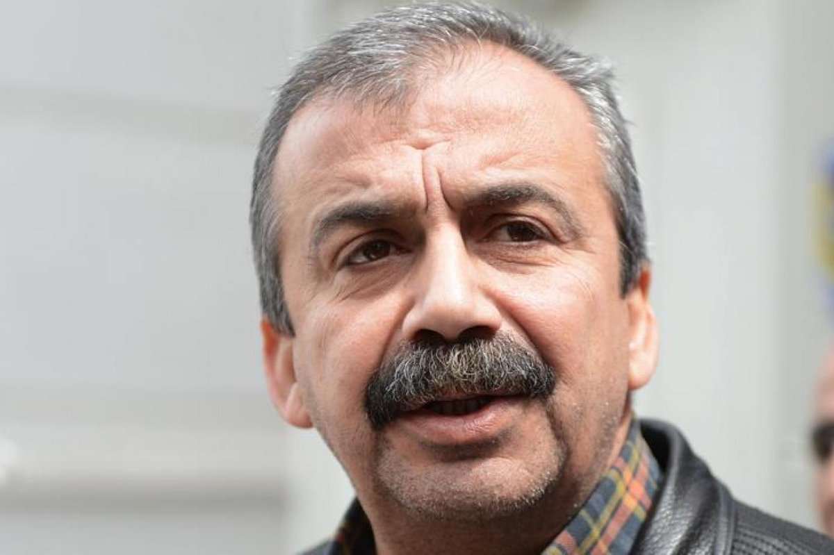 gundemedairhs's tweet photo. Yeşil Sol Parti Milletvekili adayı Sırrı Süreyya Önder:
Yeni bir çözüm süreci bekliyoruz. CHP niye yapamasın? Bunun önünde ne mani?
Barışa odaklanarak yeni bir yol haritası çizilebilir. https://t.co/mwZBM1gVZL