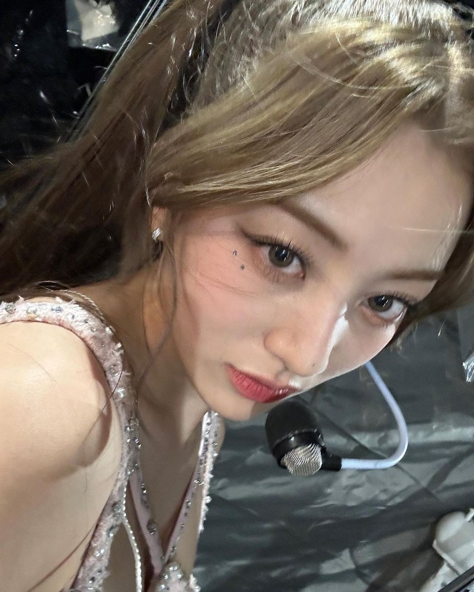 jihyocheeks's tweet photo. this is MY barbie MY princess https://t.co/i8JwlLG06F