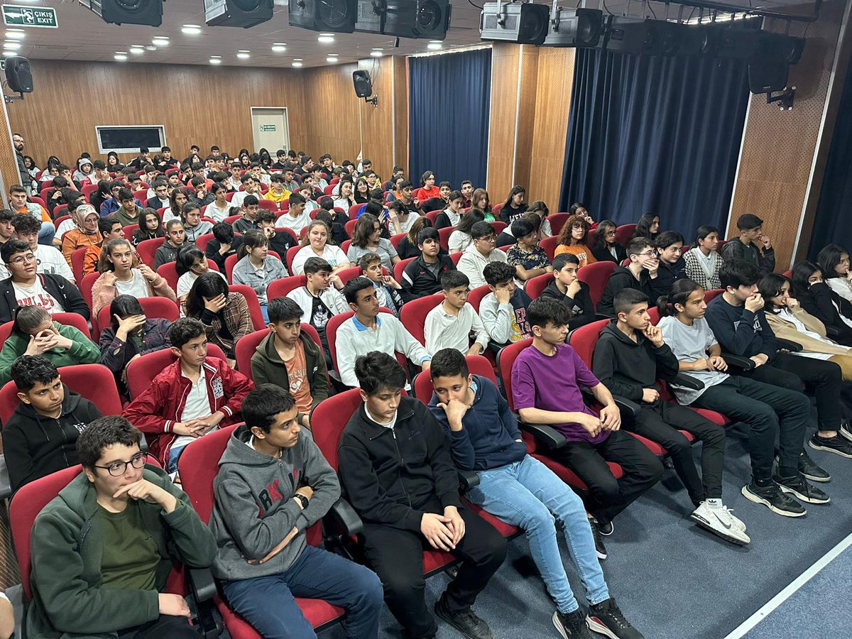 NE_AL47's tweet photo. Mardin İl Emniyet Müdürlüğüne bağlı polis memurlarınca okulumuz 9. Sınıf öğrencilerine yönelik “Siber Zorbalık” konulu seminer çalışması düzenlenmiştir.

Teşekkürler @MardinEmniyeti https://t.co/T067cmMXan