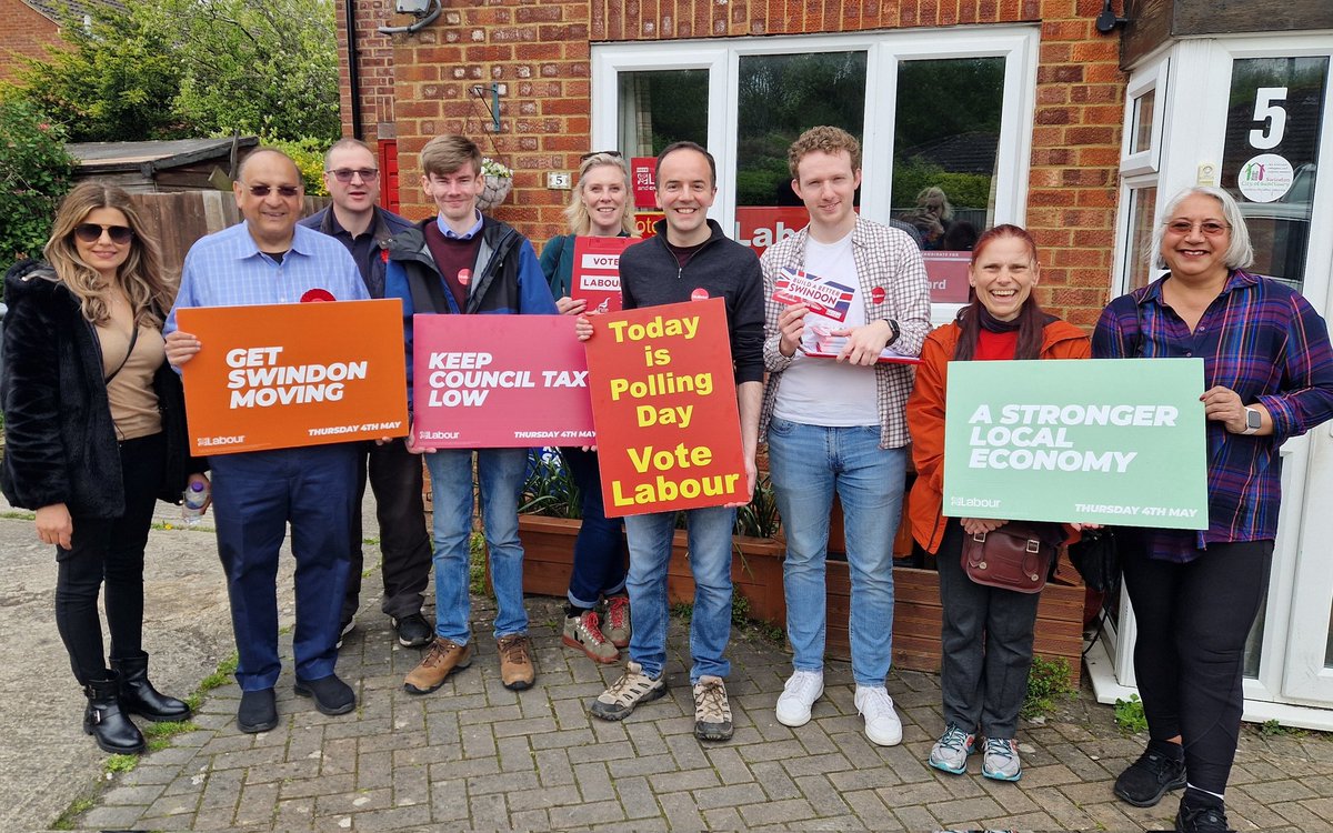 jamesmurray_ldn's tweet photo. Ealing Labour out in Swindon today reminding people to vote! #VoteLabour #BuildABetterSwindon https://t.co/nReomcmPg6