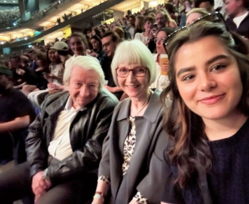 baatphone's tweet photo. alex looks so much like his parents im sobbing 😭💞 https://t.co/8V3trlv3mT