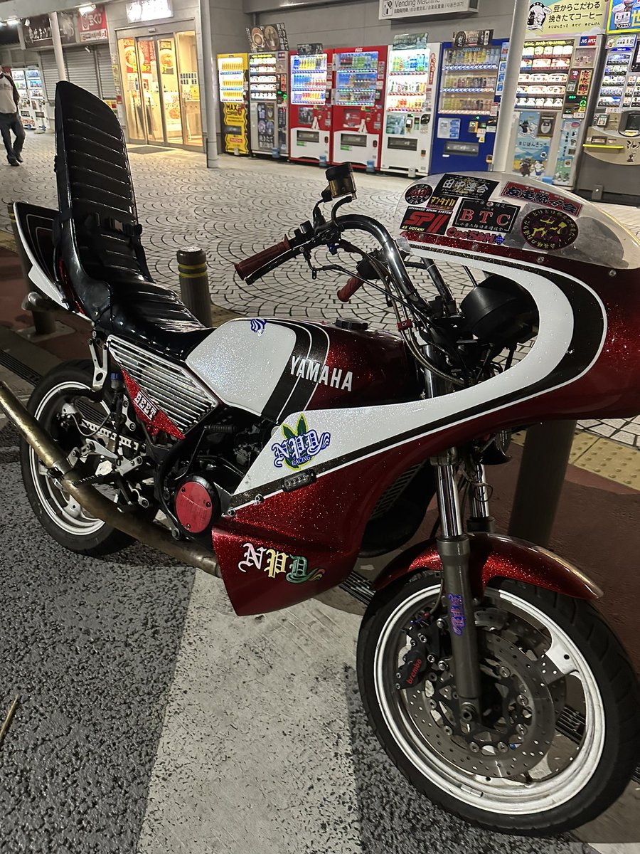 Cecile_KATANA's tweet photo. 金曜のバースデーナイツー㊗️

#旧車 #旧車會 #族車 #暴走族 #世死流 #cecile #生涯現役 #ファミリー #大和魂 #押忍の精神 #CBX #GS #バブ #ザリ #ゴキ #ツーリング #ナイツー #集会 #バイク乗り
#バイク好き #千葉 #バースデー #誕生日 
#おめでとう #三多摩 #大黒 https://t.co/o18qF5lLWY