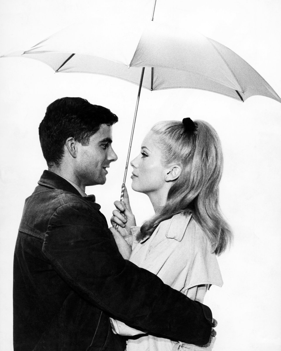 Météo du jour : forte probabilité de larmes. ☔️

« Les parapluies de Cherbourg » de Jacques Demy est disponible gratuitement sur @francetv. 

#Cannes2023

👉 bit.ly/parapluiesdech…