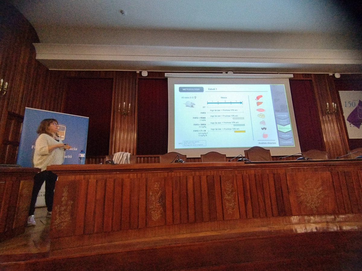 AlegretLab's tweet photo. La Dra. Roglans ha fet avui un seminari de recerca a @Farmacia_UB explicant els resultats més recents del nostre grup https://t.co/ROtI0UIPkr