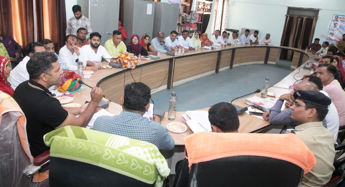 AshokChandnaINC's tweet photo. नगरपालिका नैनवां की बोर्ड बैठक में l #Hindoli #Nawain #Bundi  #Congress #Rajasthan https://t.co/GL92MpwFG2