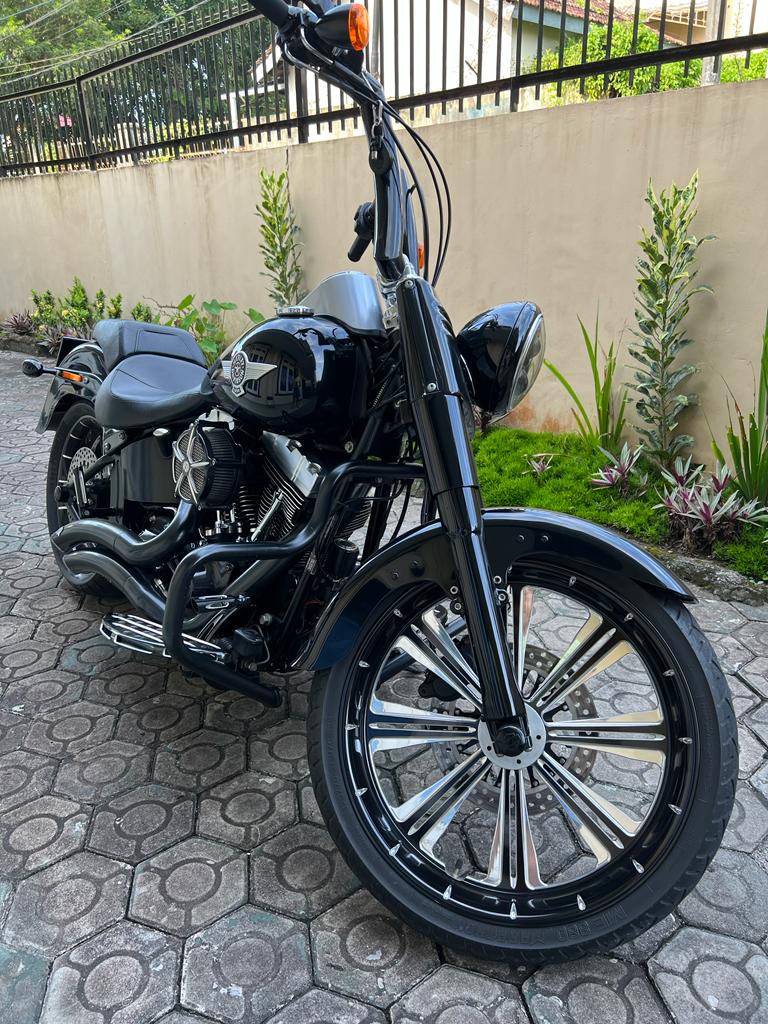 jualbelimobil_1's tweet photo. For Sale : Barang bagus dan terawat
HARLEY DAVIDSON FATBOY SPECIAL 2013
Plus Assesories dan Standar ada
Km 8 ribuan
Plat B
Info lebih lanjut 081995530869
#jualmotorHDfatboy2013
#jualharleydavidsonfatboy2013
#motorbesar
#hdciindonesia
#harleydavidson
#motorbekas https://t.co/Ww5FnGobtj