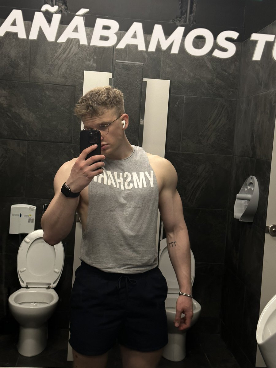 Constila1's tweet photo. Shoulder day #fitness https://t.co/L5XCC5mgSn