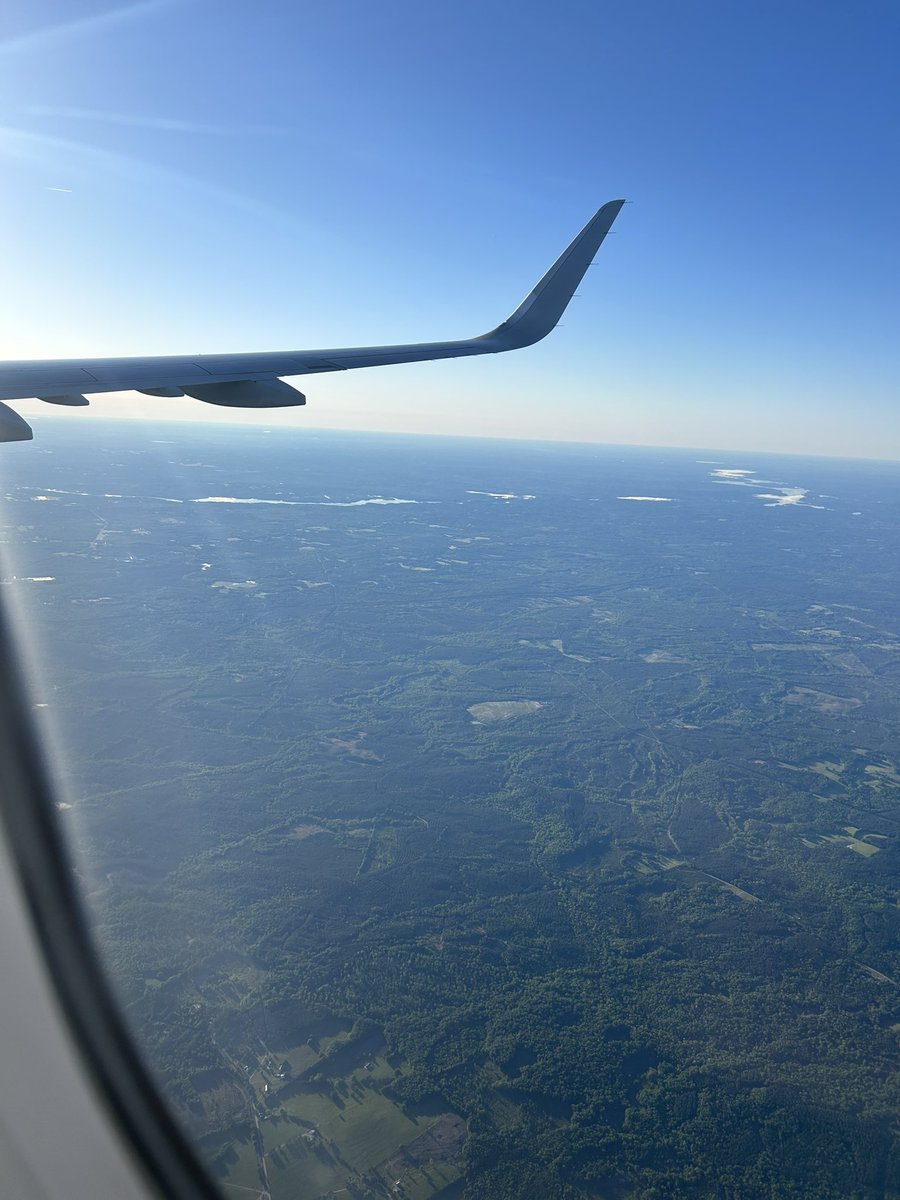 pkcpbasketball's tweet photo. ✈️ Wheels up to the Northeast!  The stars ⭐️ are out! This weekend excited to be evaluating #unsigned 2023 basketball 🏀 players looking to take their games to the next level! #PostGrad https://t.co/WG3LvVF5M0
