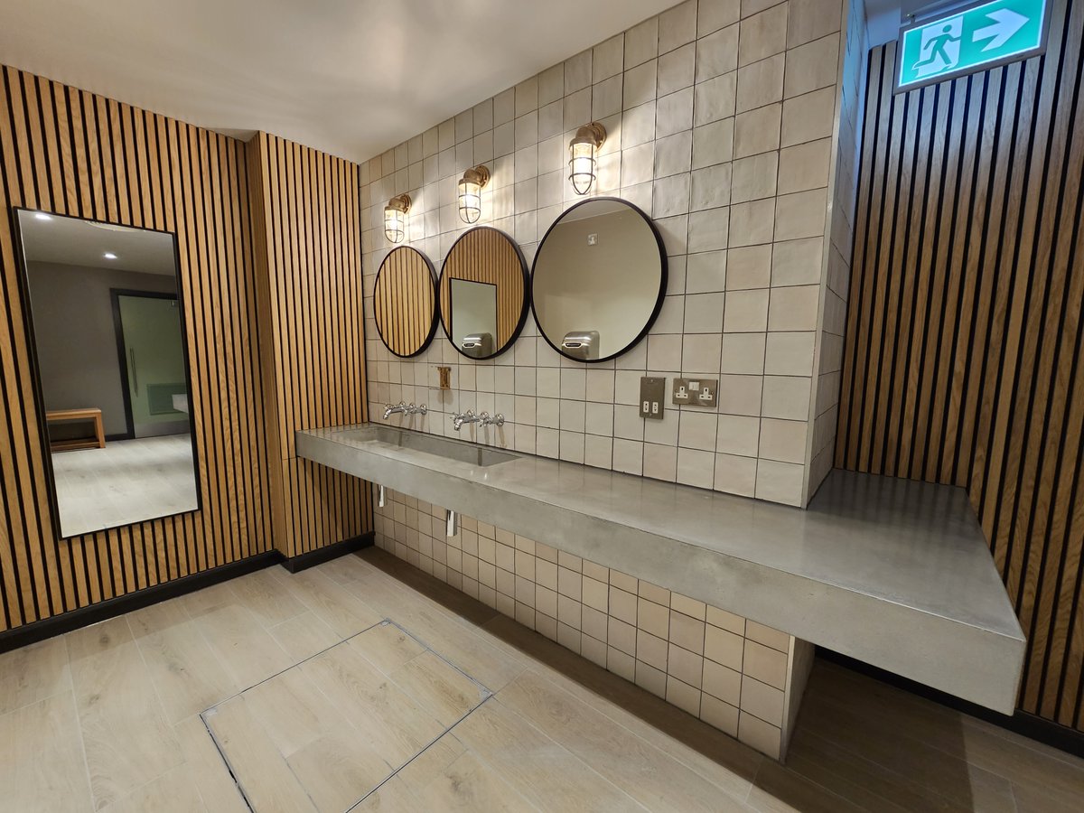 HalsallConstruc's tweet image. Take a peak below at pics from our commercial units at Cargo Work in the centre of Bristol! 👇 Keep an eye on our page for our case study coming soon with more details and pics of this absolute dream worthy commercial space! 👀
#Bristol #OfficeGoals #Construction #NewBuild