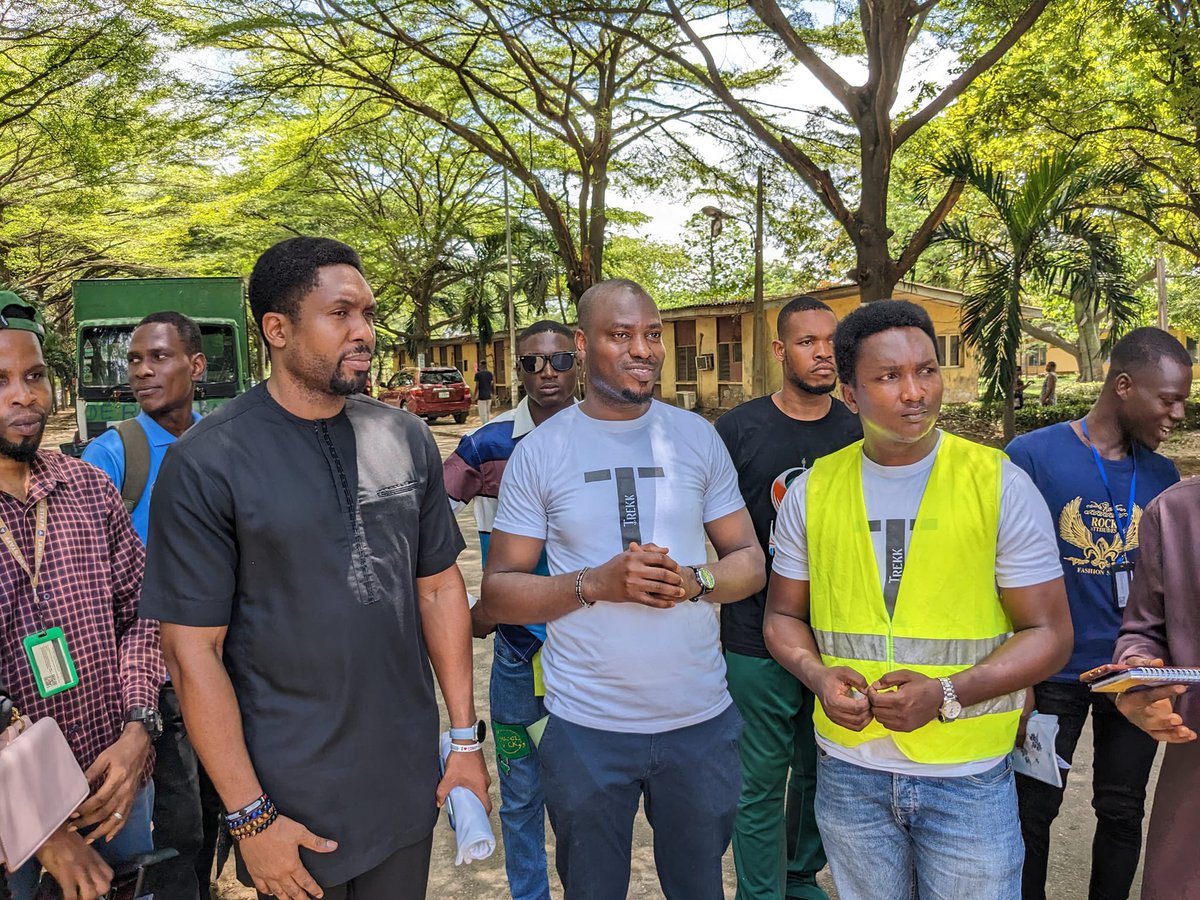 bbchausa's tweet photo. An ƙaddamar da wasu ababen hawa na zamani masu amfani da wutar lantarki a Jami’ar Legas. 

Ɗalibai za su iya amfani da su domin zirga-zirga a cikin jami'ar.

📸 - Jami’ar Legas https://t.co/voUaiH197G