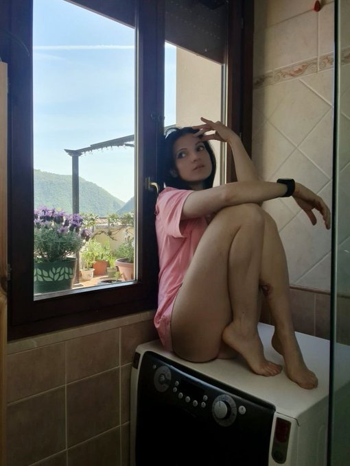 Il tempo &egrave; relativo,quando aspetti l'ultimo minuto della lavatrice,per esempio, non passa mai  PROFILO<a href="/tag/italiangirl"class="tags"><span>#italiangirl</span></a><a href="/tag/onlyfans"class="tags"><span>#onlyfans</span></a><a href="/tag/onlyfansbabe"class="tags"><span>#onlyfansbabe</span></a><a href="/tag/onlyfan"class="tags"><span>#onlyfan</span></a>