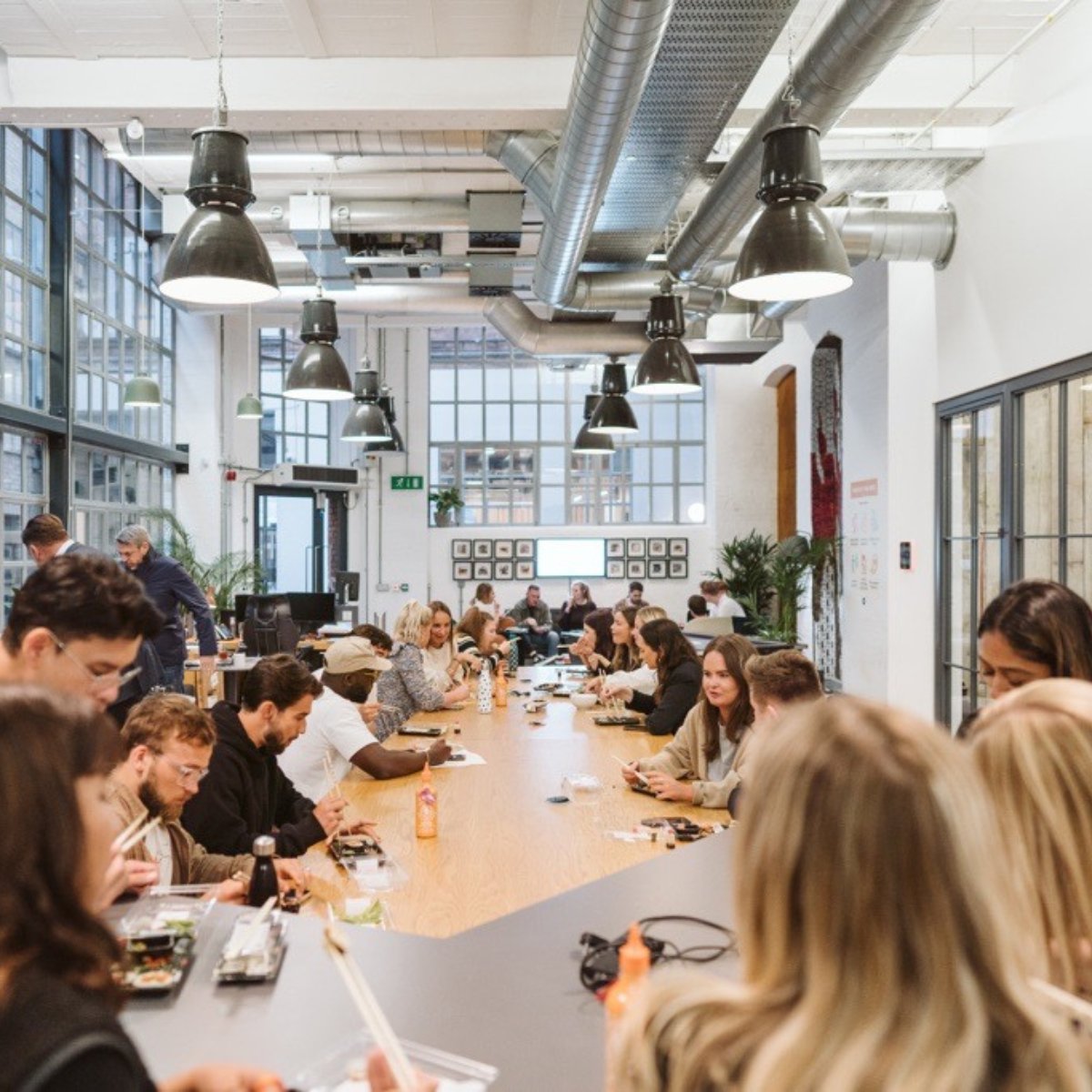 Collaborative workplaces offer countless opportunities for employees to come together and work towards a shared objective.

Click the link below to find out more about how you can create a #collaborativeworkplace for your business ↓
bit.ly/3AYJgRu

#collaboration #team