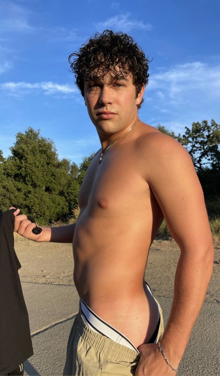 Can't decide what's hotter: Austin Mahone's tan line or his smooth vocals 🎶😍🔥 #TanGoals #Heartthrob #AustinMahone