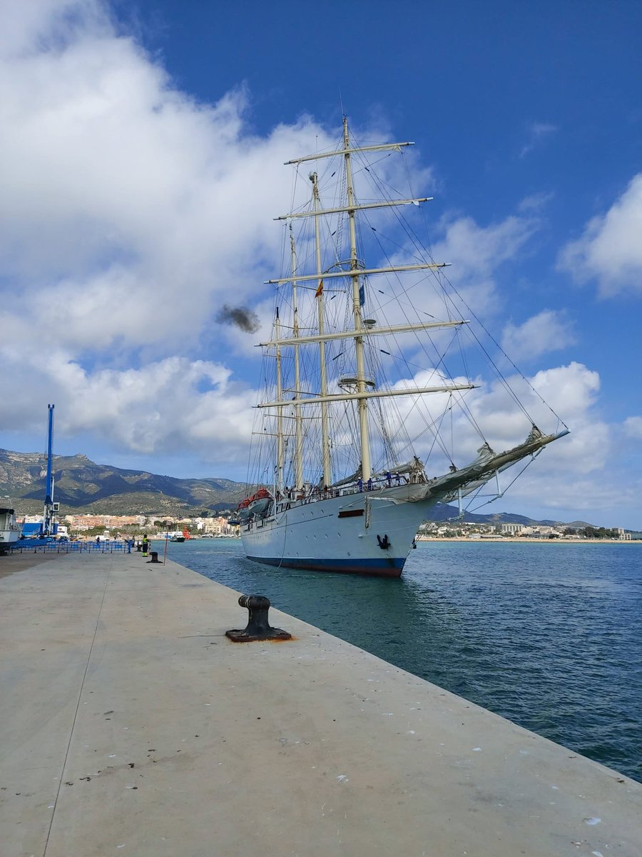 portsgencat's tweet photo. ⚓️🛳 L’activitat de creuers torna al port de la Ràpita i a la destinació turística #TerredelEbre amb l’#StarClipper
➡️ https://t.co/fsBCLNgLlH https://t.co/5CulKwPkRf