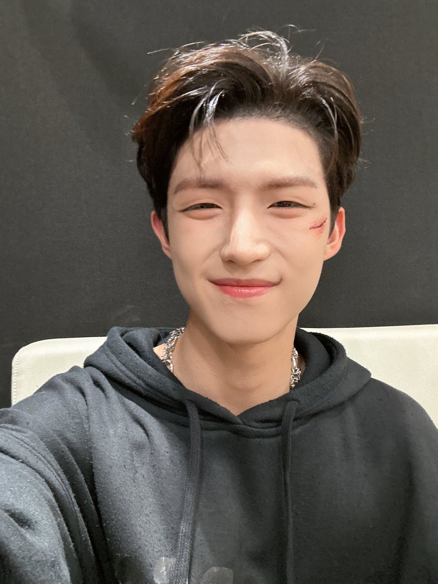 junhanxh's tweet photo. Finally, selfies in the music show's waiting room. I've been resting well in the dorm while the other members are working hard for the performances. So it's thrilling I can now show VILLAINS how Freakin' Bad Junhan can be! https://t.co/i3dOwy0a7L