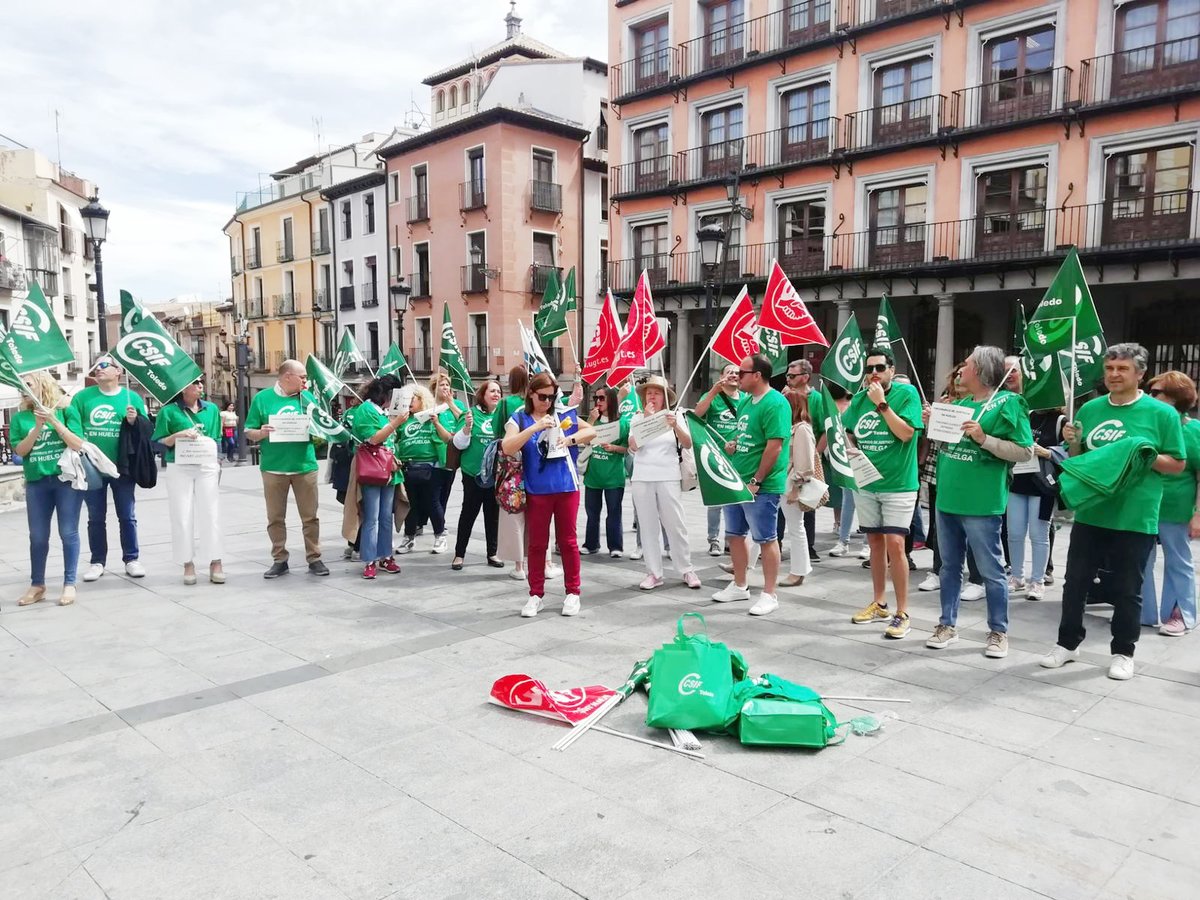 CSIFCLM's tweet photo. #HuelgaEnJusticia | Exigimos al Gobierno que haga ya una oferta económica como a letrados, jueces y fiscales o estudiaremos una huelga indefinida  📈

📢Justicia para el personal de Justicia

📷 Toledo, Cuenca, Ciudad Real y Guadalajara
#csifjusticia #huelgafuncionariosjusticia https://t.co/EDKGBdBXoh