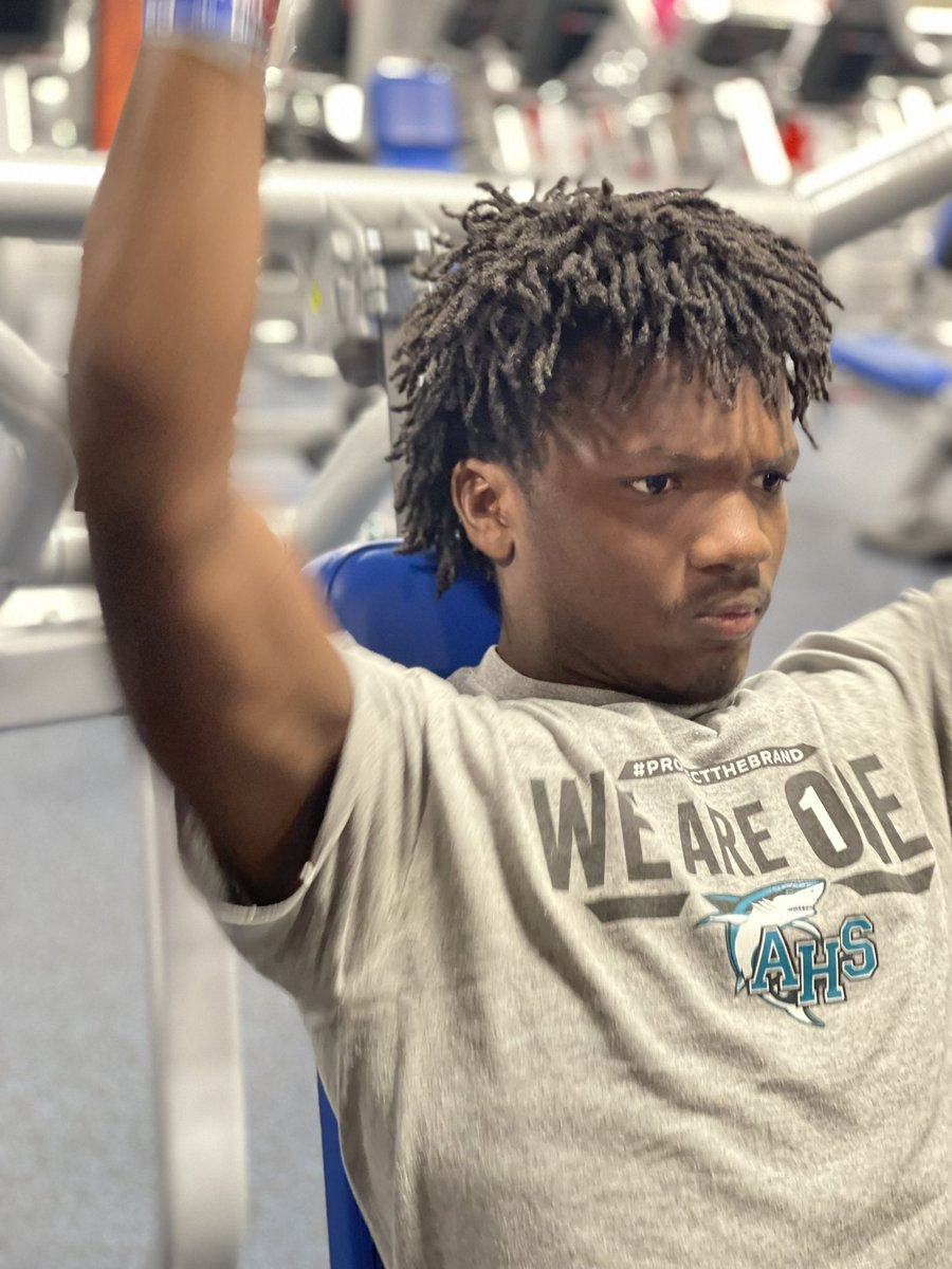 If you want something you’ve never had, you must be willing to do something you’ve never done… 6am workouts with pops. 

Jr year loading…..