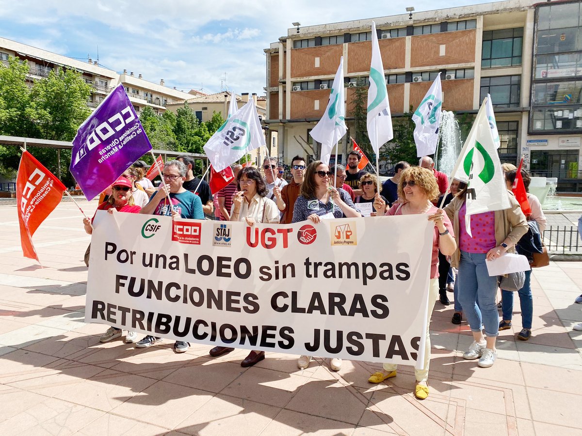 CSIFCLM's tweet photo. #HuelgaEnJusticia | Exigimos al Gobierno que haga ya una oferta económica como a letrados, jueces y fiscales o estudiaremos una huelga indefinida  📈

📢Justicia para el personal de Justicia

📷 Toledo, Cuenca, Ciudad Real y Guadalajara
#csifjusticia #huelgafuncionariosjusticia https://t.co/EDKGBdBXoh