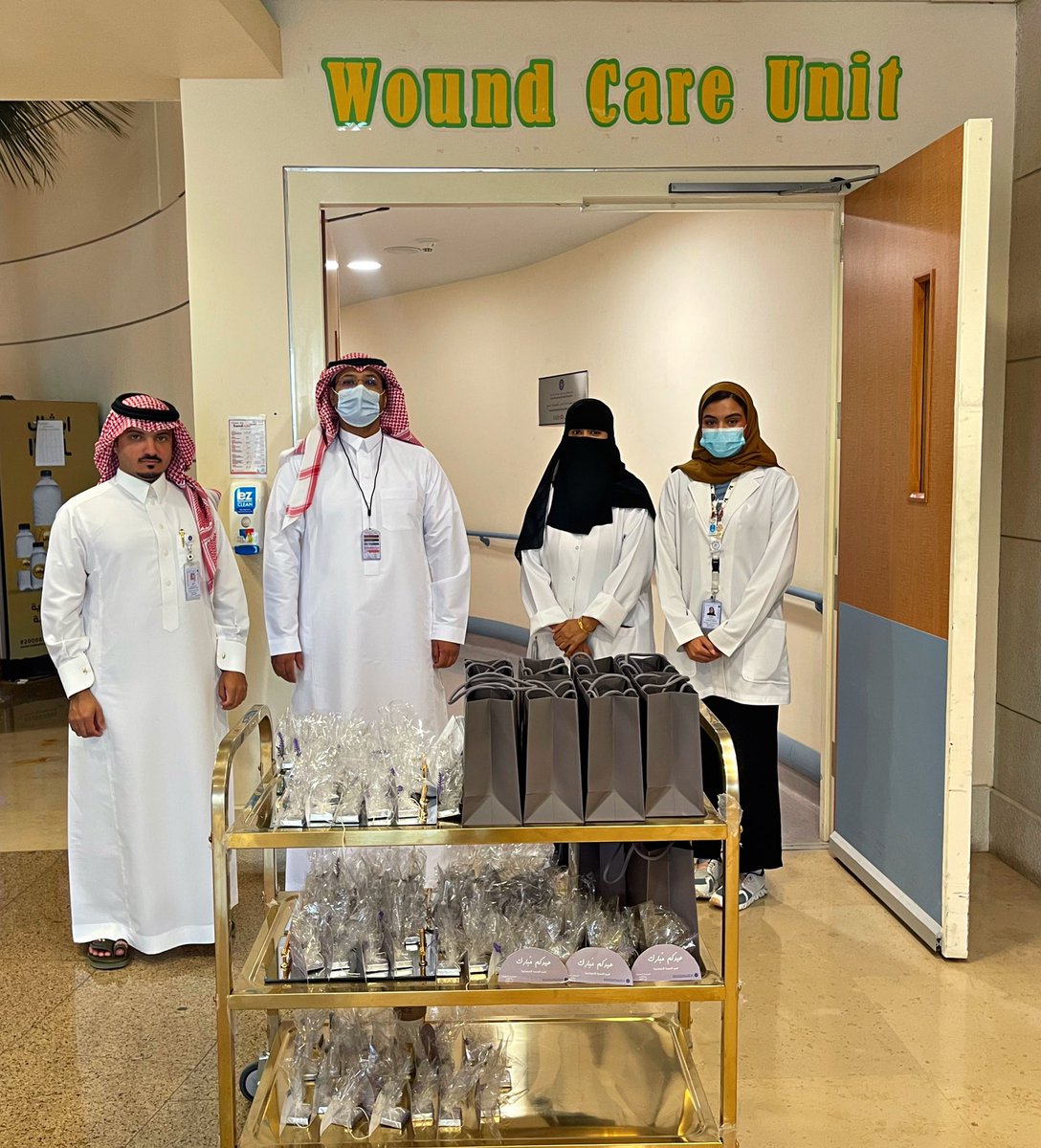 SBAHC_SW's tweet photo. من معايدة قسم الخدمة الاجتماعية لمرضى مدينة سلطان للخدمات الانسانية بالتعاون مع @asdiqa_almardha 
فرحة العيد تكتمل بالمشاركة 🍃 https://t.co/acgHR9QakI