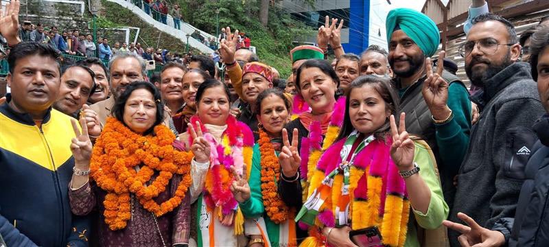 शिमला के नगर निगम चुनाव में कांग्रेस की बड़ी जीत के लिए प्रदेश के हमारे सभी बब्बर शेर कार्यकर्ताओं, नेताओं, सदस्यों को बहुत बधाई।

हिमाचल सरकार ने लोगों को दी गारंटी पूरी कर वादा निभाया, तभी शिमला ने कांग्रेस पर भरोसा जताया।

अब कर्नाटक में, 5 गारंटी की बारी है।