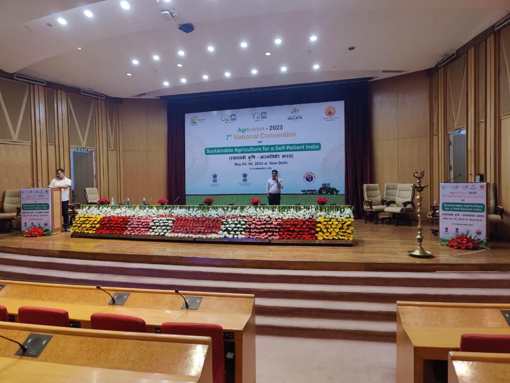 AgrivisionR's tweet photo. एग्रीविजन का 7 वाँ राष्ट्रीय सम्मेलन 
05-06 मई 2023
#abvpvoice
#AGRIVISION 
#7thNationalConvention 
#AtmanirbharBharat
#agrivision4bhara https://t.co/9QNlNPNXCY