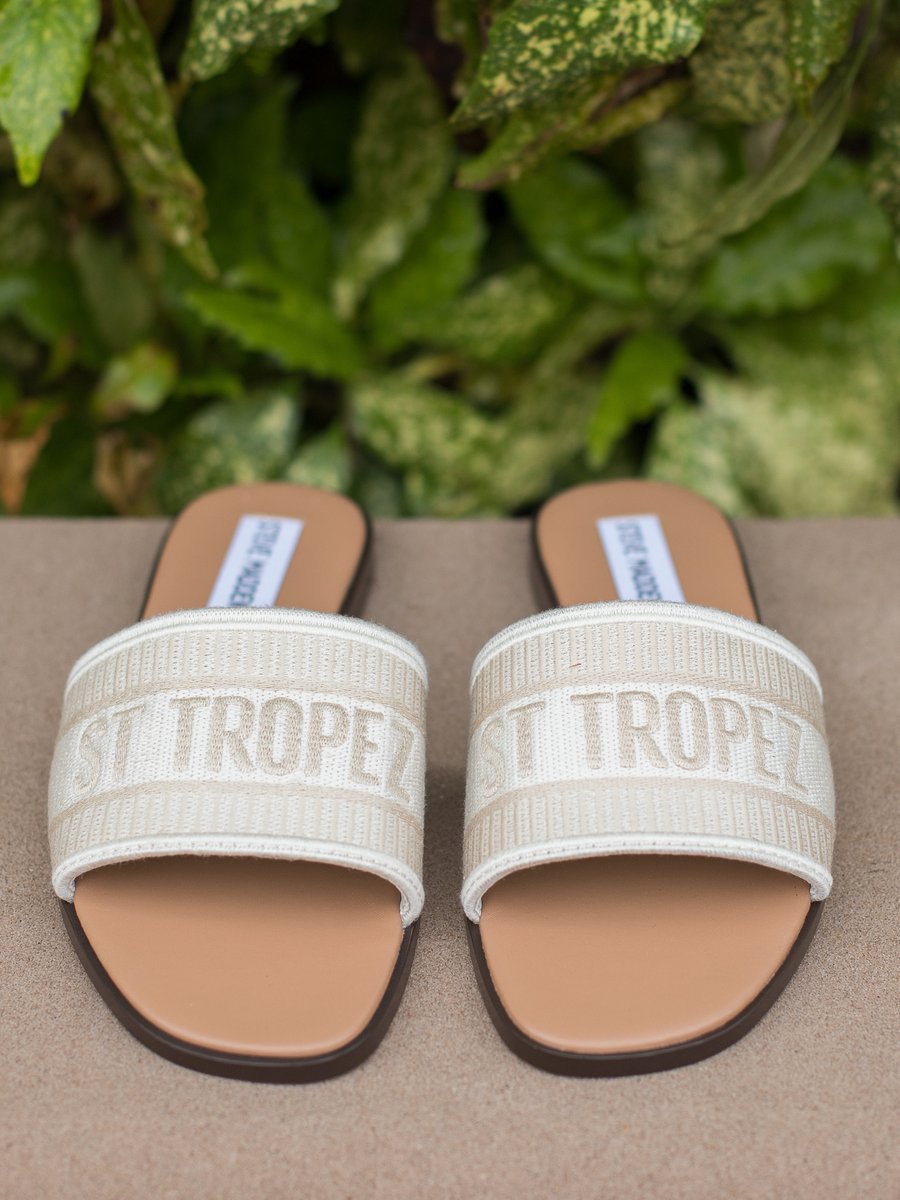 All_Inspired_A's tweet photo. Add these to your beach bag!

🐚A pair of slip-on sandals
🐚A packable sun hat
🐚A cardigan for cool evenings or for a beach cover-up! https://t.co/KTCYYYRiUV