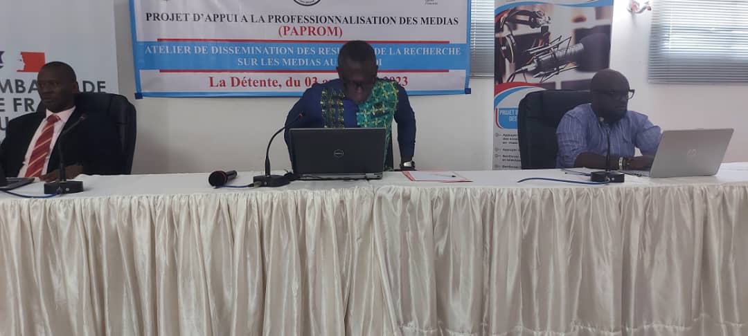 CeceBdi's tweet photo. Ravi d'avoir participé à l'atelier de dissémination du Numéro Spécial du CARID-RGL - centre de recherche de l'@ult_bi - traitant du paysage médiatique au Burundi, en insistant sur ses enjeux et les perspectives d'avenir au sein du secteur des médias.

#PAPROM
#Burundi  
#Umutwip https://t.co/z0tJSDYNxk