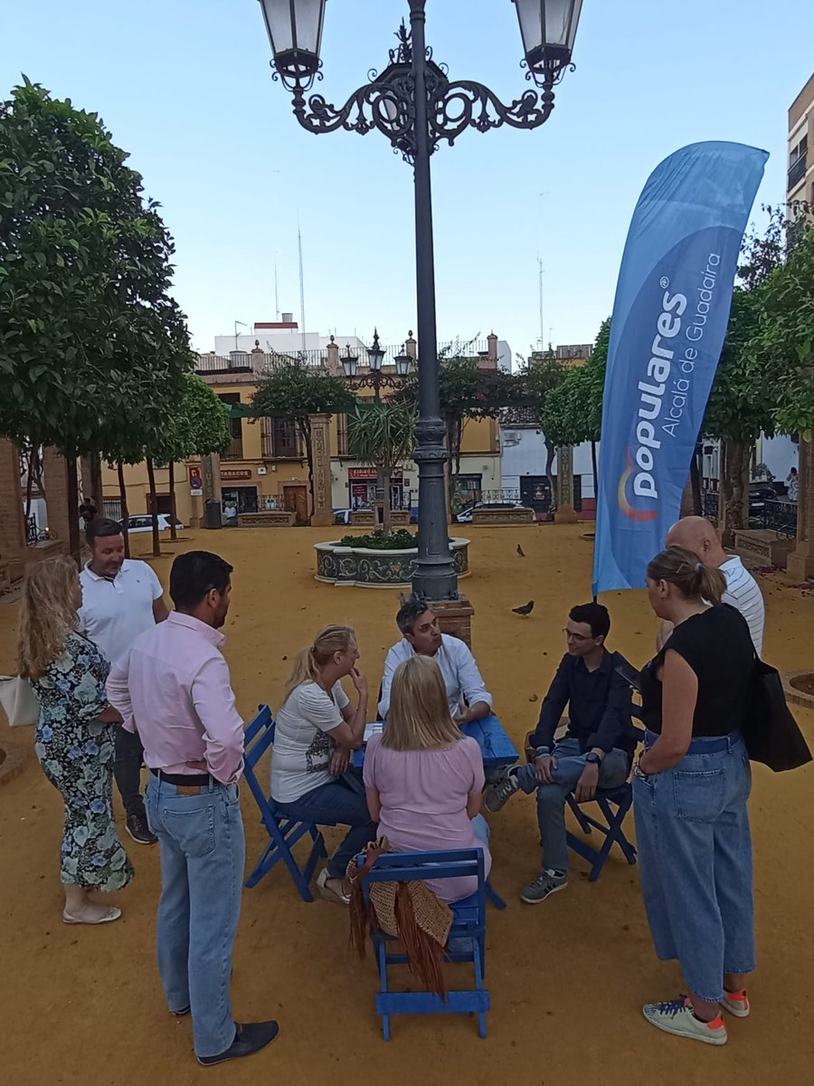 ppalcaladgra's tweet photo. 📷 VELADOR AZUL 

📷 En la tarde de ayer el Velador Azul lo instalamos en la Plaza del Paraíso.

📷 Seguimos recorriendo nuestra ciudad para estar en contacto con l@s alcalreñ@s

#entretodosAlcala #PPalcaladeguadaira  @ppandaluz @PPdeSevilla https://t.co/hquiOEWh4v