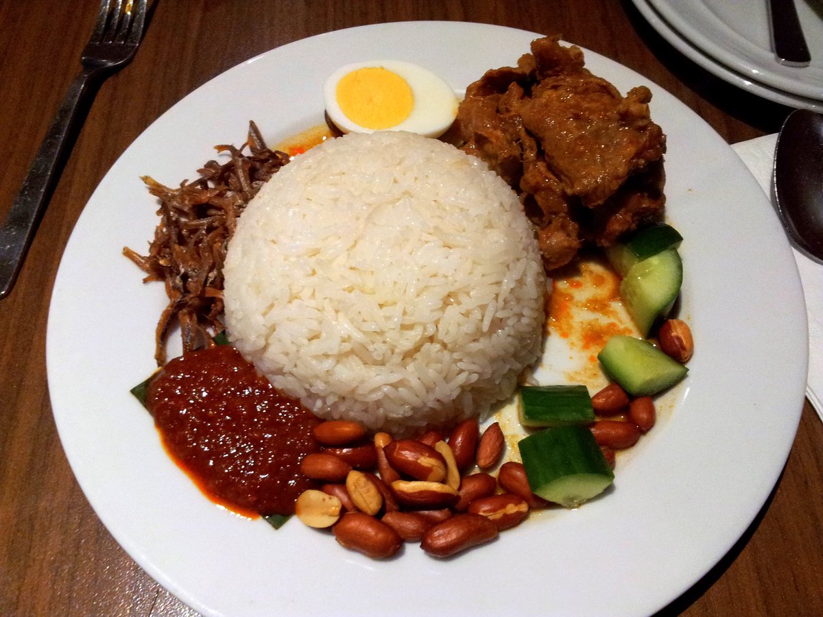 fiihazmii's tweet photo. Which one do you prefer? 

🔁: nasi lemak                  ❤: Roti canai https://t.co/Fo6mrPy0z0