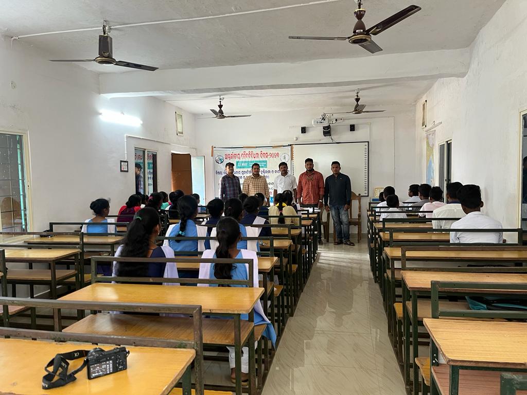 Obb_odisha's tweet photo. Odisha biodiversity board successfully completed essay and eloquence  competition among  9th and 10th class students of three Government High school situated near Mahendragiri Biodiversity Heritage site for the occasion of international day for biological diversity 2023. https://t.co/IULBnuFZbW