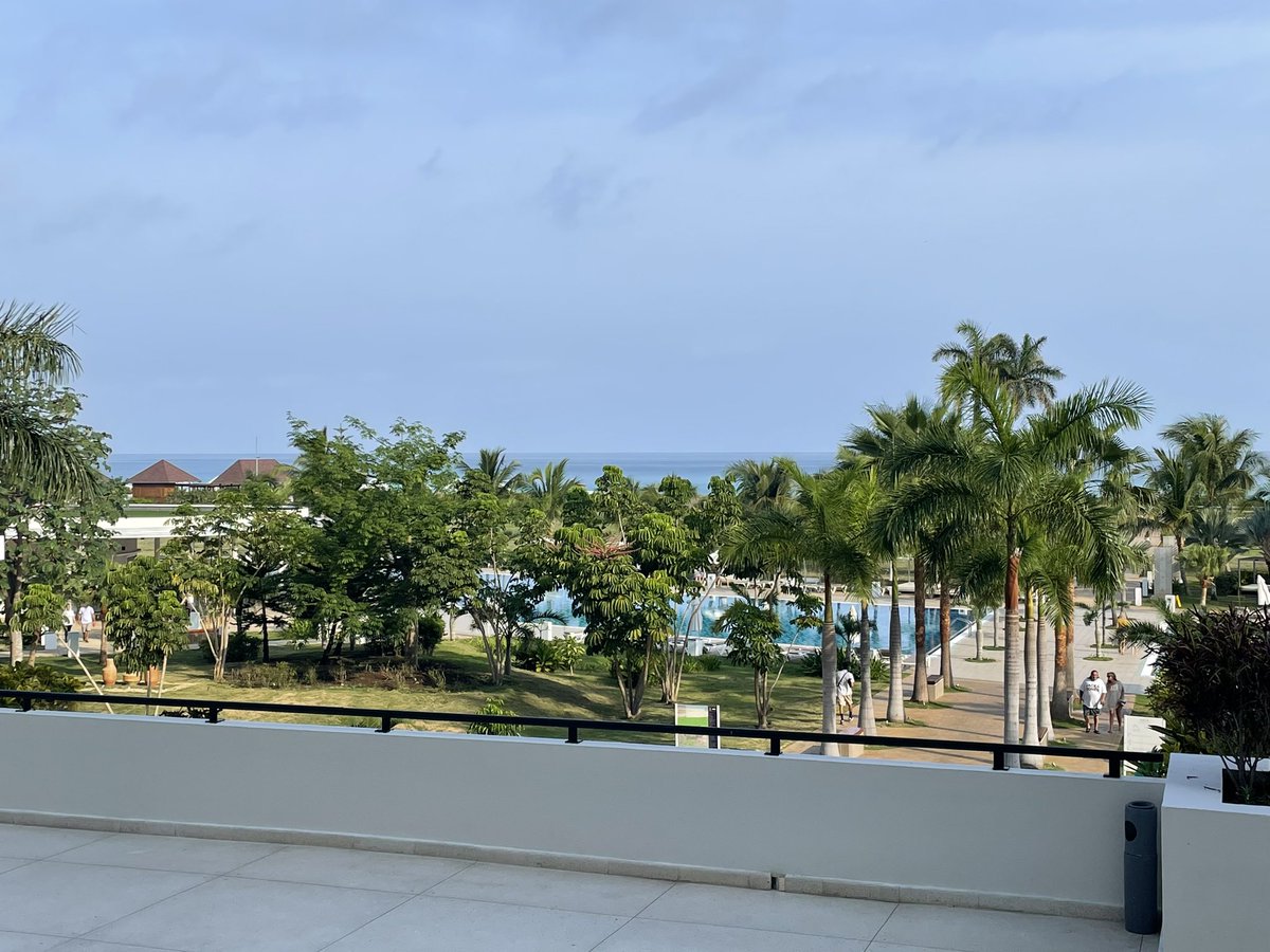 AlisaCuff's tweet photo. In vacation mode, parts of retirement is great. 
#vacation # Melia international https://t.co/kSNJFwq04o
