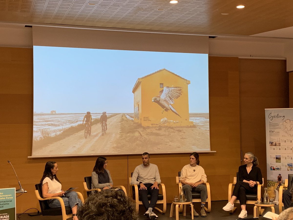 “Hemos hablado de lo que un evento puede proporcionar a un territorio pero realmente es el territorio que proporciona interés, cultura, gastronomía… al evento”
Ibai Fradejas, Gravel Adventurer and CEO of UNLOCK Studios.

#EuskadiBikeCountry #CicloturismoEuskadi #EuskadiCycling