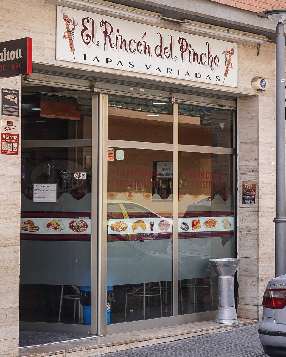 elcocinerofiel's tweet photo. Este lo descubro gracias a un indignado. Está realmente bien. El Rincón del Pincho (Bonavista #Tarragona). Bravas originales, ajo potente y muy especiadas. Callos picantes, sin exagerar, y con una salsa untuosa muy rica. Sirven tapa con la bebida. https://t.co/CUTHXIGeKS