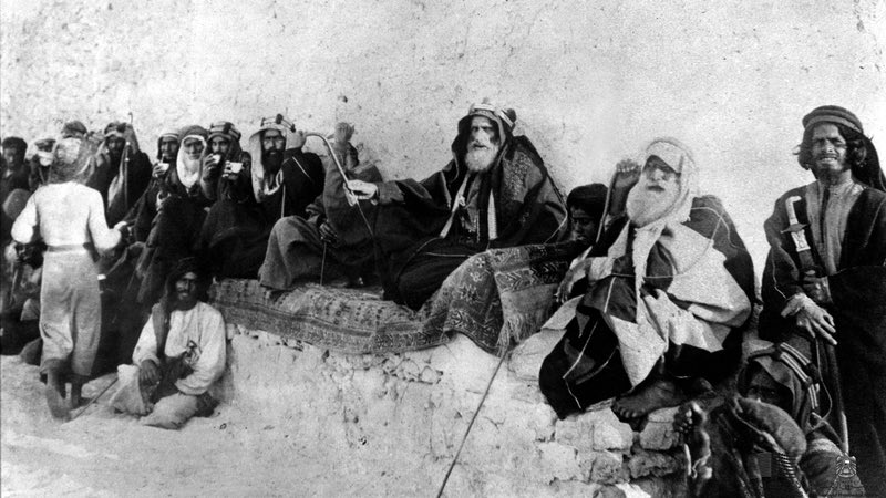 "حدّث عن بني ياس فإنهم الأبطال التي لا تقف على قياس، والأشبال التي لا ترهب من الباس، وهم ليوث ولدوا على ظهور الخيل وتوسّدوا أحلاسها وتمرّنوا على مراسها "

"واهلًا ببني ياس بن عامر ، اهل الخيل والخول ، ولهم الفضل الذي لا ينكر"

"بني ياس أهل إبل نجيبه ، وهم أهل بندق ومشهورين بضربه"