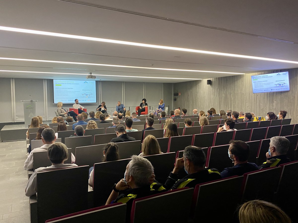 hospiolot's tweet photo. Aquest primer cas s'ha contextualitzat dins la jornada d'usabilitat de drons pel transport de mostres biològiques 

Una vuitantena de persones de diverses entitats del sector sanitari i d’emergències de Catalunya hi han participat #DronsOlot23 #Olot 

🔗https://t.co/eYwfoJFT2r https://t.co/hVal4HVcTy