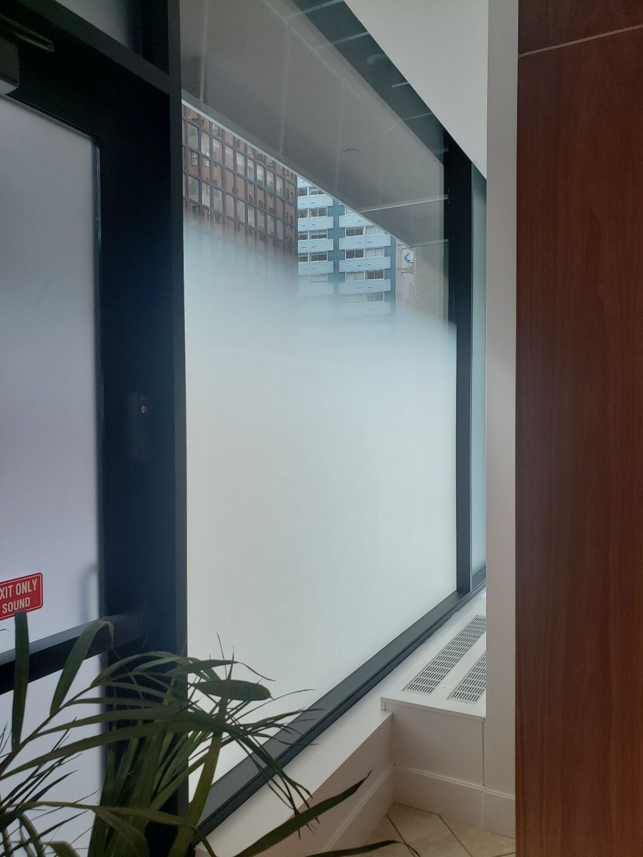 getLayr's tweet image. 💯👀✅ installation of our favorite #gradient #privacywindowfilm for this midtown NYC client!  Solyx feather gradient the perfect amount of privacy at a nice value 💰 #layr #solyx #midtown