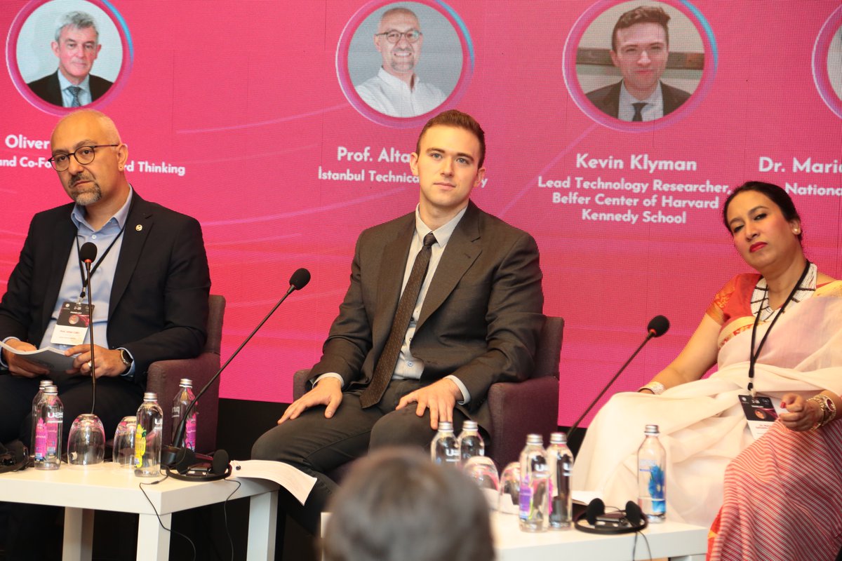 IstSecForum's tweet image. At ISF's panel "The Changing Nature of War and the Defence Industry", experts exchanged views on the developments in the field of defence, countering hybrid threats to the security environment and global technology war.

Oliver McTernan
@altan_cakir 
@kevin_klyman 
@mariasaif