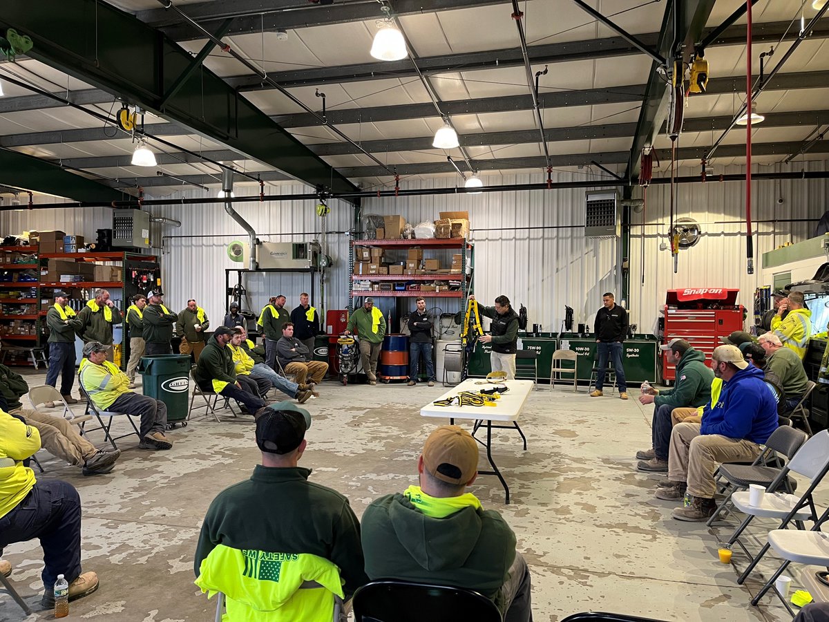 ggreeneconst's tweet photo. We hosted two Fall Protection Demonstrations on Tuesday. Safety is always our top priority; during Construction Safety Week, we bring everyone together to highlight the importance of working safely. We recognize the efforts of our employees with some fantastic raffle prizes. https://t.co/b6HRLEvZnj