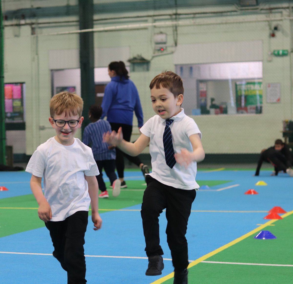 DCCTSuperSchool's tweet photo. Weβre having a great time at @WillowsSports for our #FAShootingStars Active Play session π
We were using different well known stories to engage our schools in a variety of physical activities π
@YouthSportTrust @BarclaysFooty #LetGirlsPlay #GirlsFootballInSchools https://t.co/Xp3QzXsO72