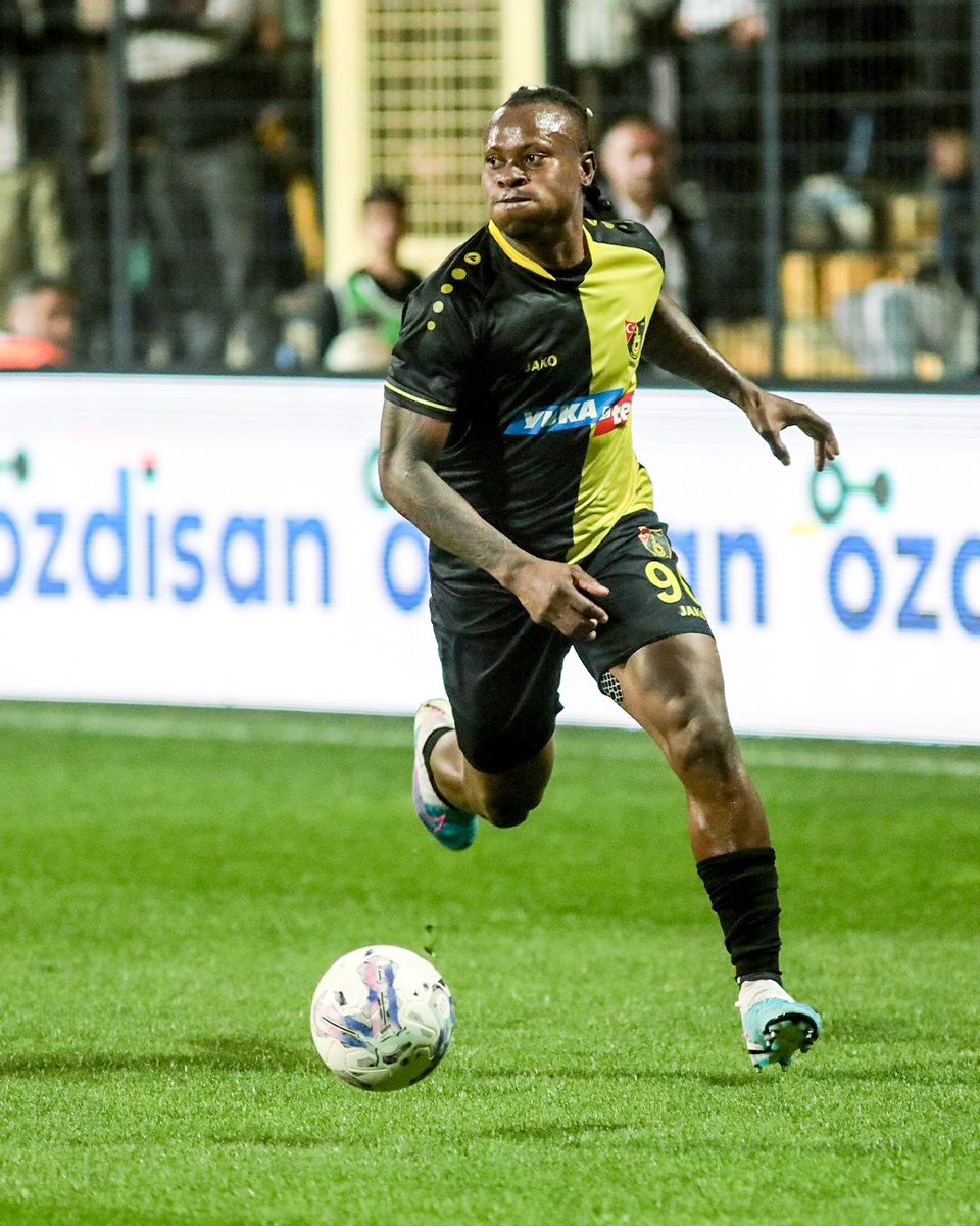 istanbulspor's tweet photo. 👀 Süper Lig'de bu sezon maç başına en fazla ikili mücadele kazanan oyuncu Emeka Eze. 🥇(12.5) (@ComparisonatorT) https://t.co/oZEBz5Yf91